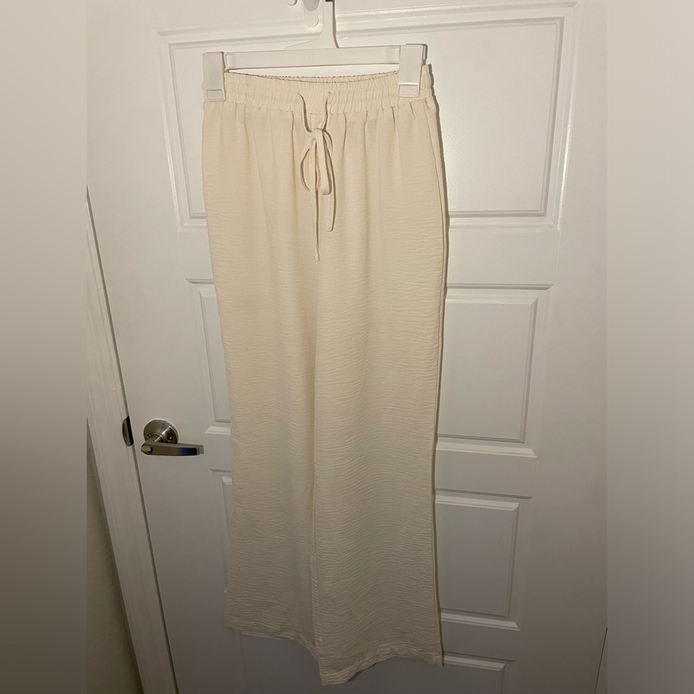 Pretty garbage flowy tan pants